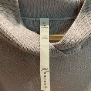 Lululemon hoodie (never worn)